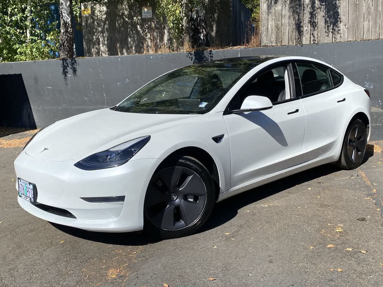 Used 2023 Tesla Model 3 Standard Range RWD image 1