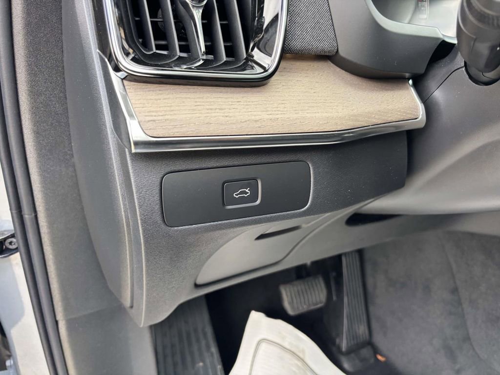 New 2026 Volvo XC90 B6 Plus w/ Protection Package Premier image 15