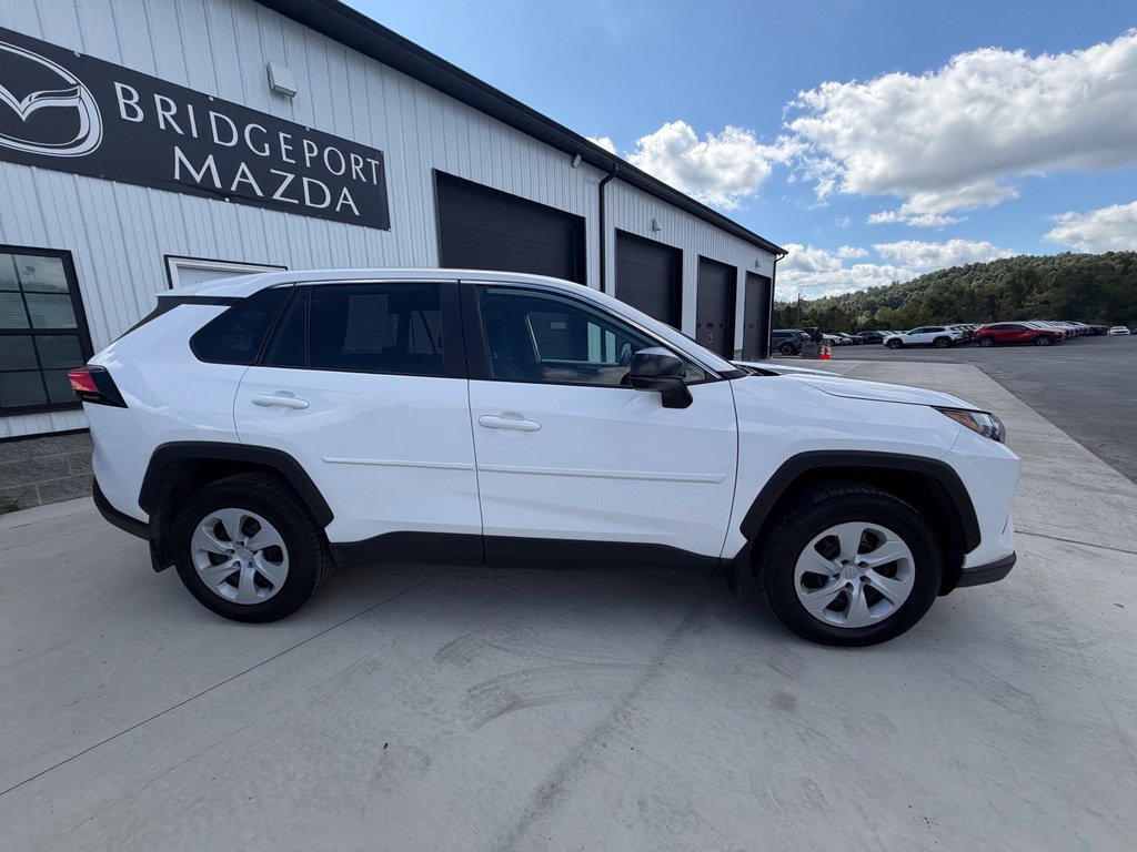 Used 2025 Toyota RAV4 LE AWD/4WD image 5