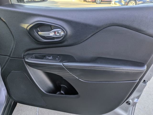 Used 2017 Jeep Cherokee Sport image 31