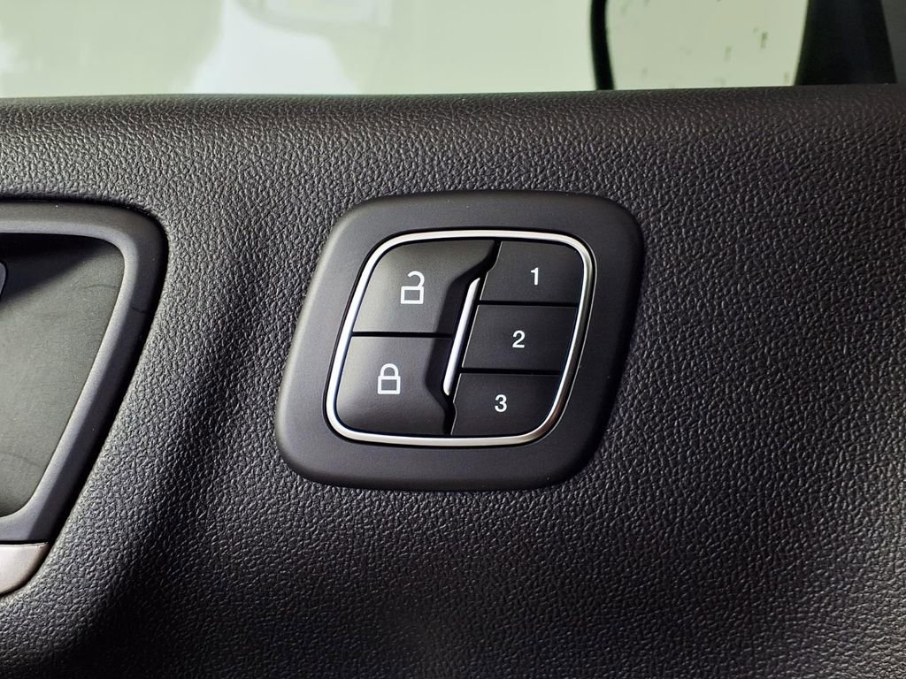 Used 2021 Ford Escape SEL w/ Technology Package FWD image 18