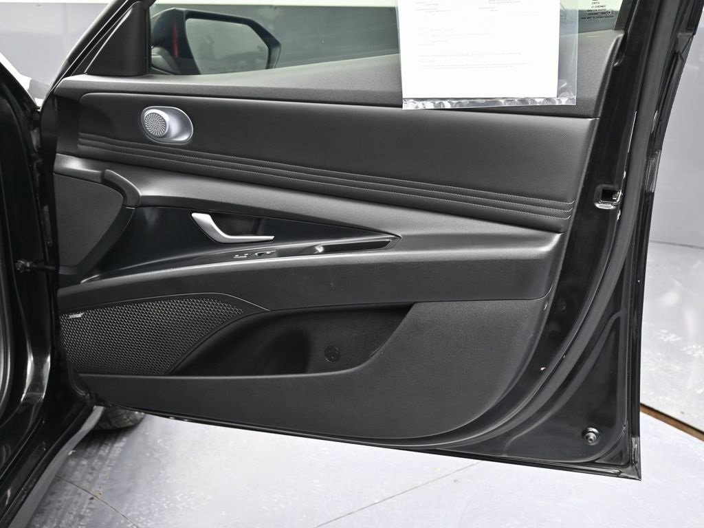 Used 2022 Hyundai Elantra Limited image 37