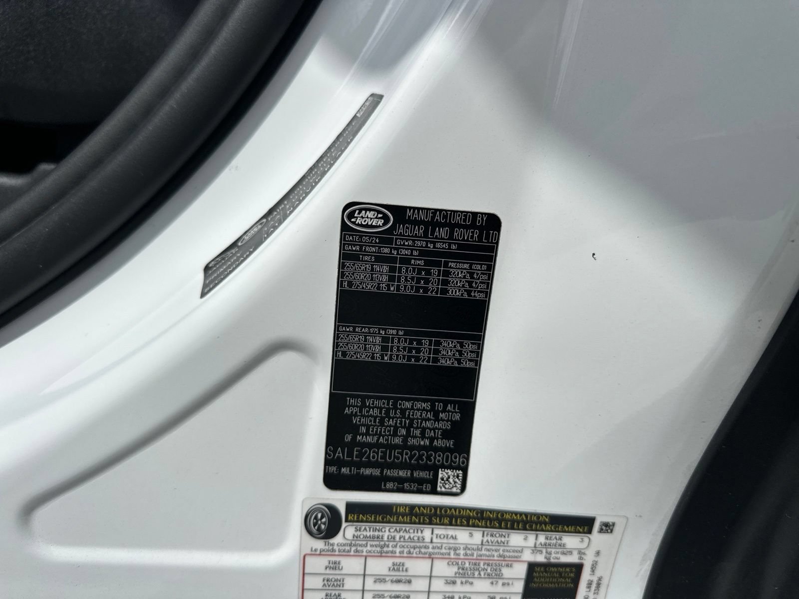 Used 2024 Land Rover Defender 90 X-Dynamic SE AWD/4WD image 6