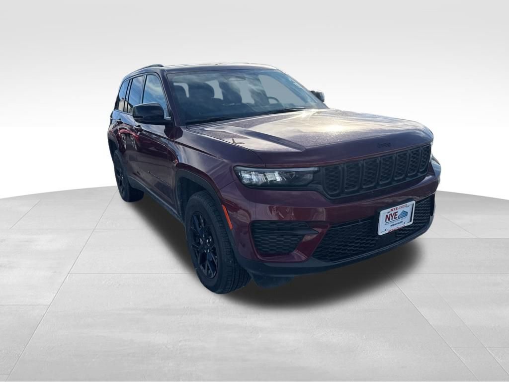Used 2025 Jeep Grand Cherokee Altitude image 9