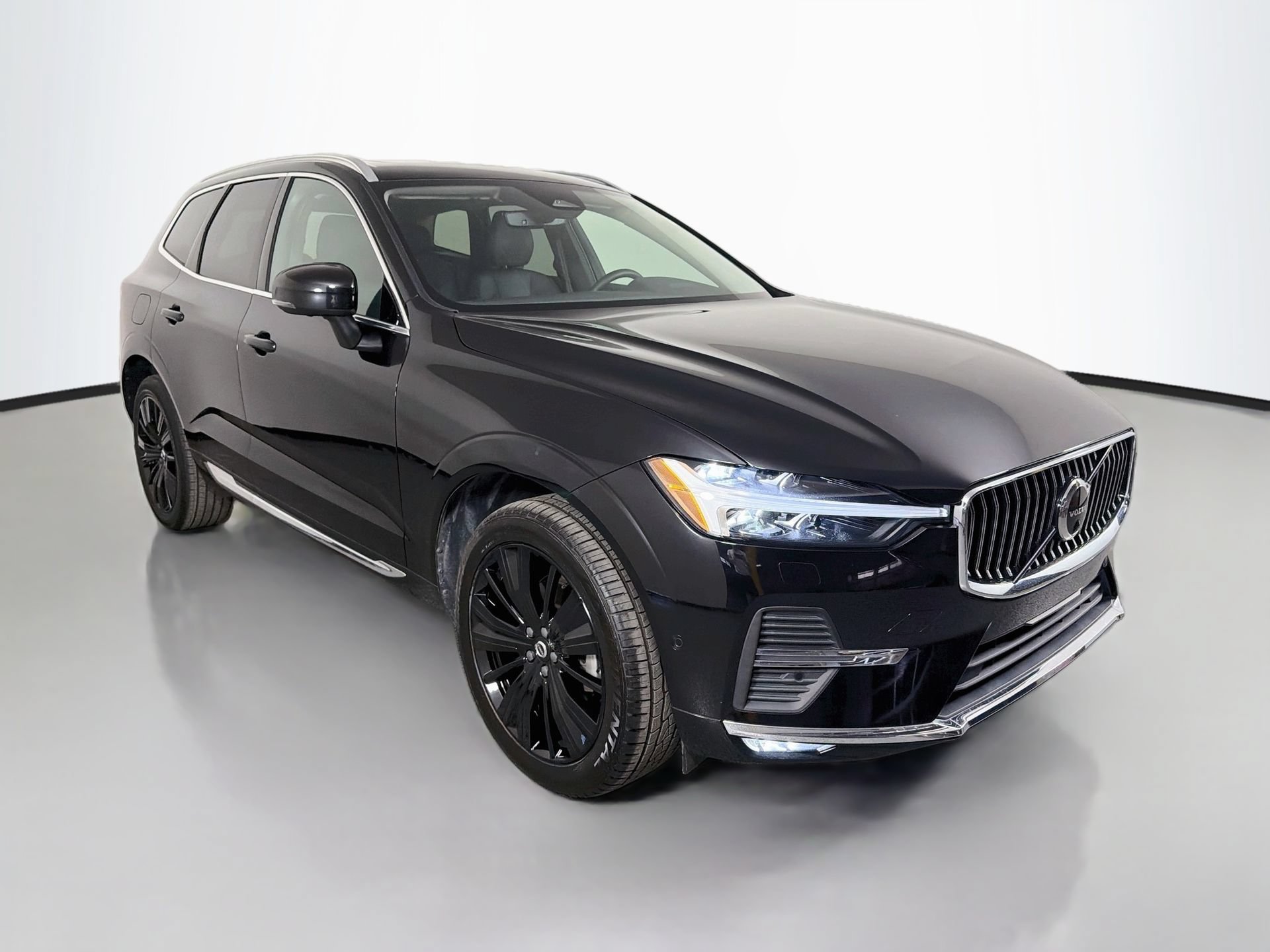 Certified 2023 Volvo XC60 B5 Plus w/ Protection Package Premier FWD image 3