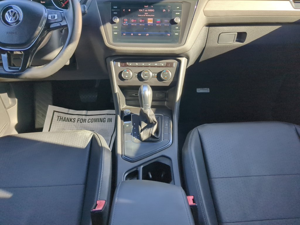 Used 2018 Volkswagen Tiguan SE w/ Panoramic Sunroof Package FWD image 16