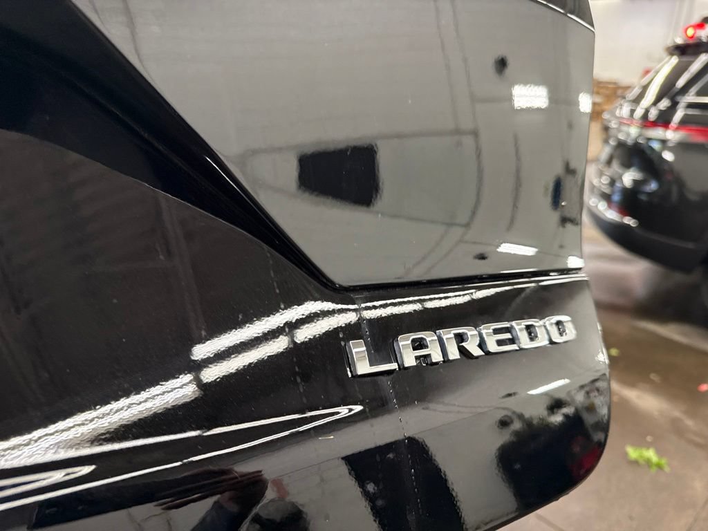 Used 2023 Jeep Grand Cherokee Laredo AWD/4WD image 16