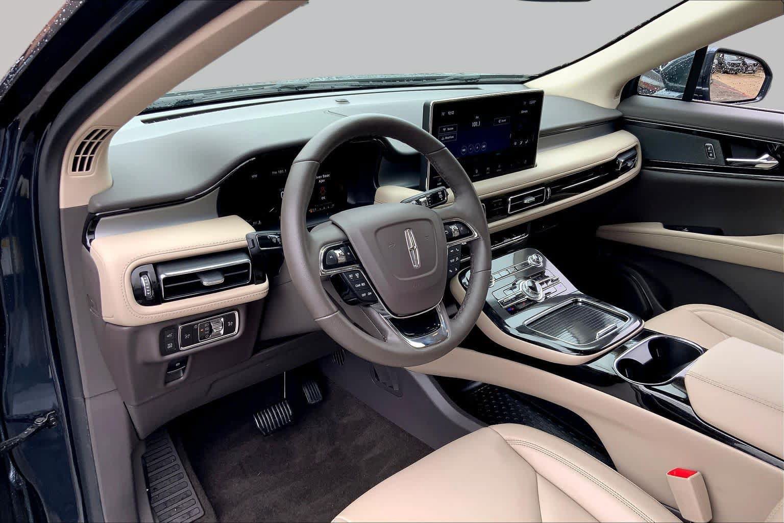 Used 2023 Lincoln Nautilus FWD w/ Premium Package image 16