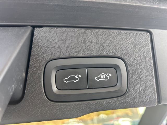 Used 2023 Volvo XC60 B5 Plus image 32