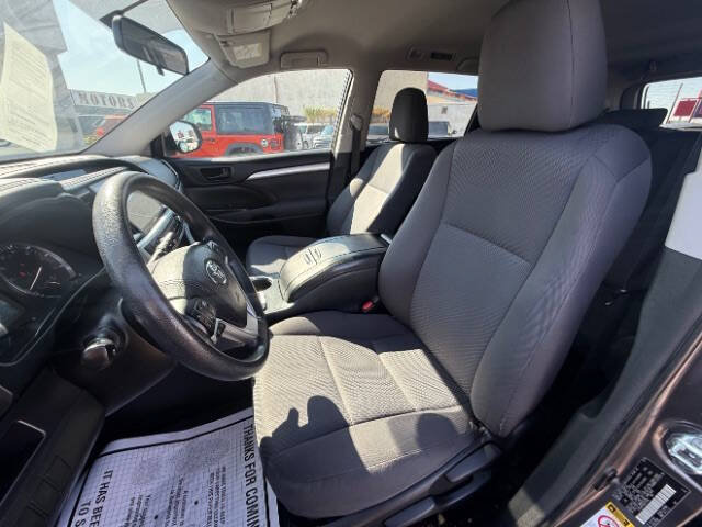 Used 2016 Toyota Highlander LE FWD image 15