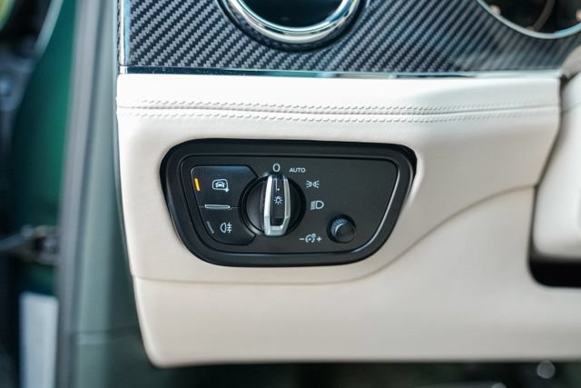 Used 2022 Bentley Bentayga AWD/4WD image 36