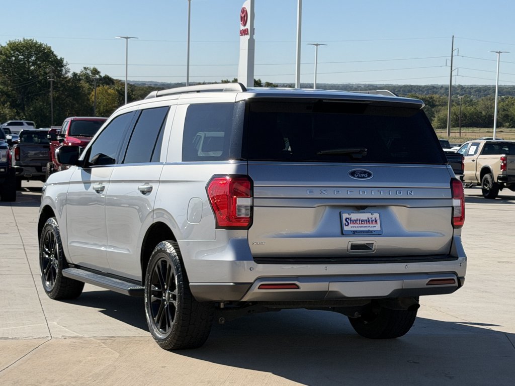 Used 2024 Ford Expedition XLT RWD image 4