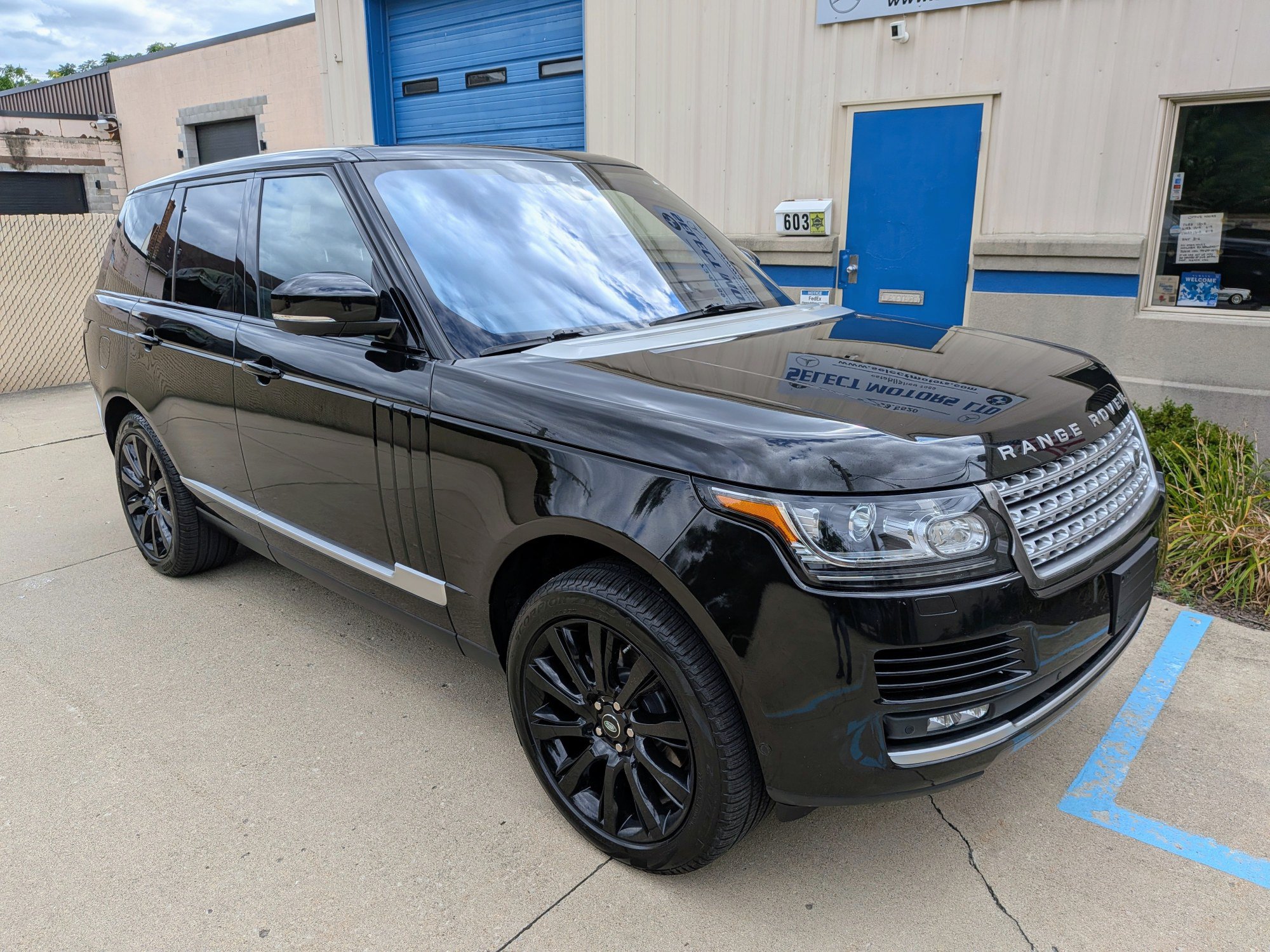 Used 2017 Land Rover Range Rover HSE AWD/4WD image 12