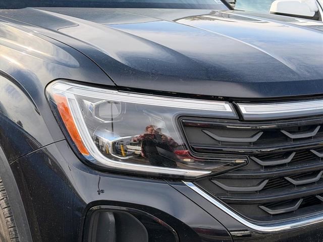 Used 2024 Volkswagen Atlas Cross Sport SE image 25