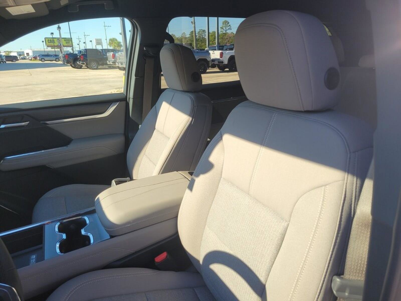 New 2026 GMC Acadia Elevation image 12