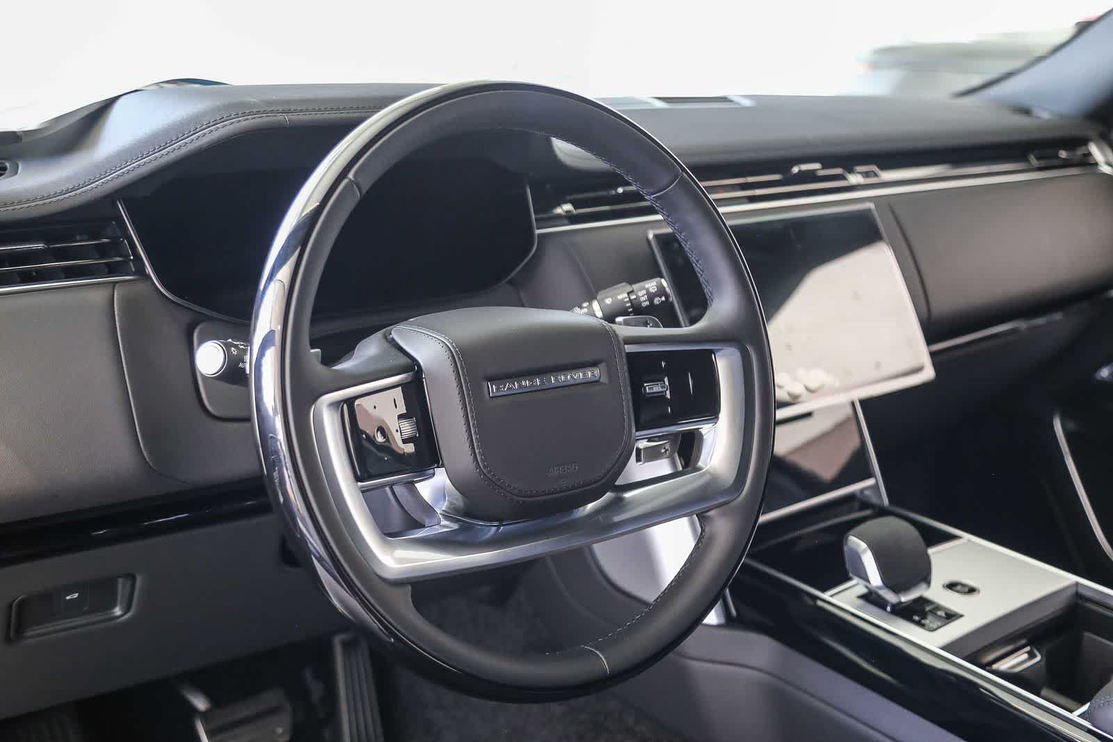 New 2026 Land Rover Range Rover Long Wheelbase SE AWD/4WD image 24
