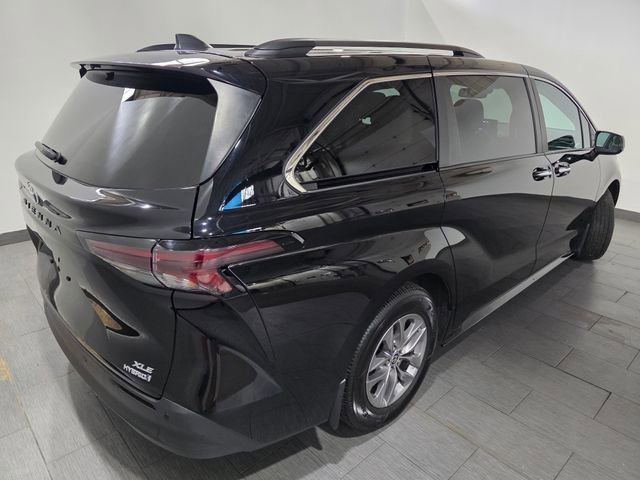 Used 2023 Toyota Sienna XLE FWD image 5