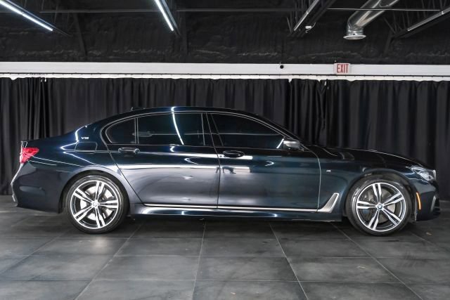 Used 2018 BMW M760i xDrive image 8