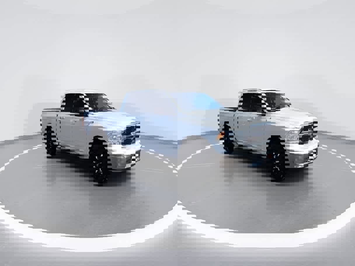 Used 2017 RAM 1500 Classic SLT image 2