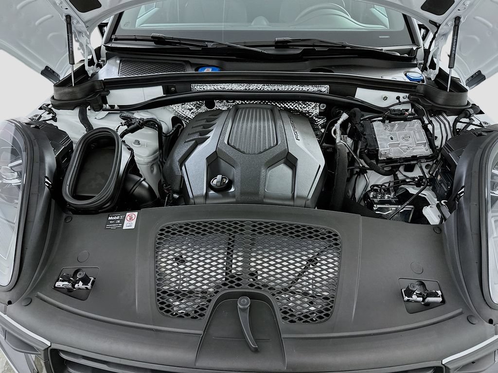 New 2025 Porsche Macan AWD/4WD image 32