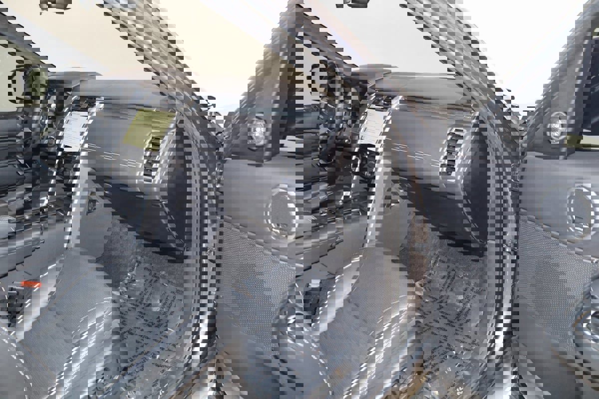 Used 2023 Land Rover Discovery Metropolitan Edition image 47