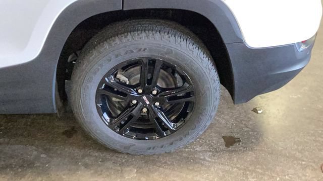 Used 2023 GMC Terrain AT4 w/ Tech Package AWD/4WD image 9