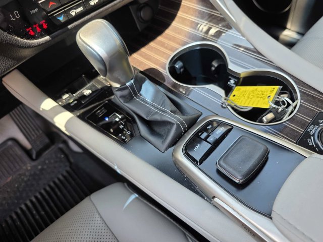 Used 2019 Lexus RX 450h AWD w/ Luxury Package image 16