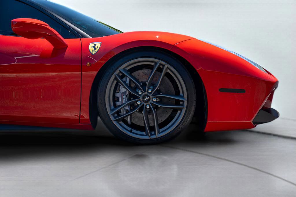 Used 2017 Ferrari 488 GTB RWD image 11