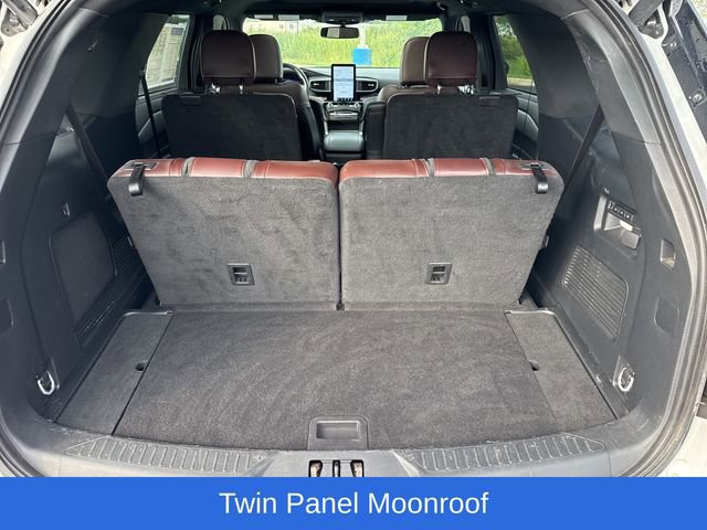 Used 2023 Ford Explorer Platinum w/ Technology Package image 12