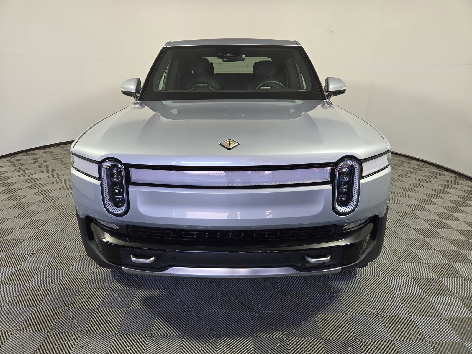 Used 2024 Rivian R1T Adventure AWD/4WD image 8
