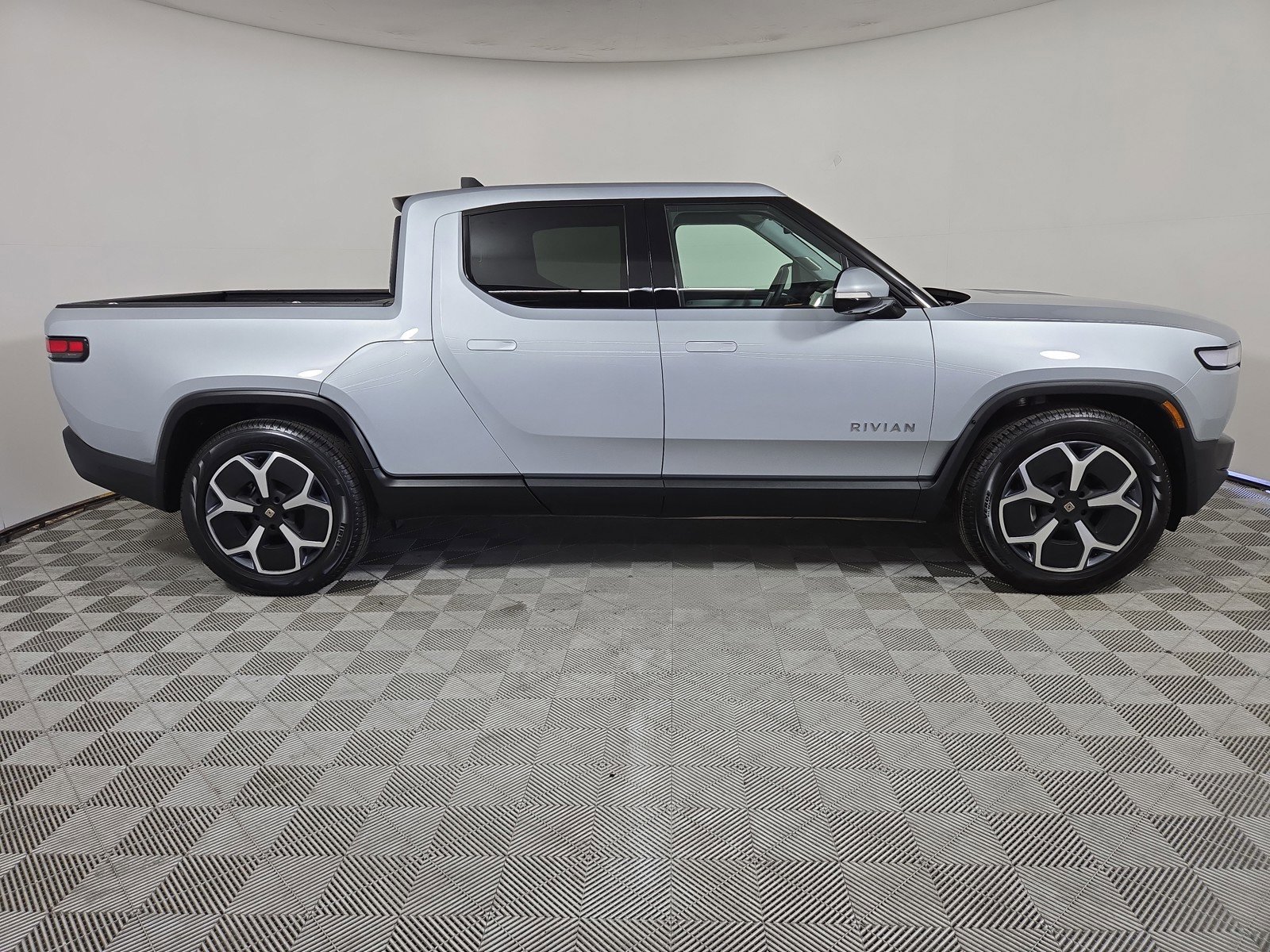 Used 2024 Rivian R1T Adventure AWD/4WD image 6