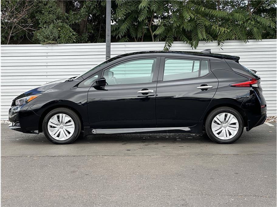 Used 2025 Nissan Leaf S FWD image 9