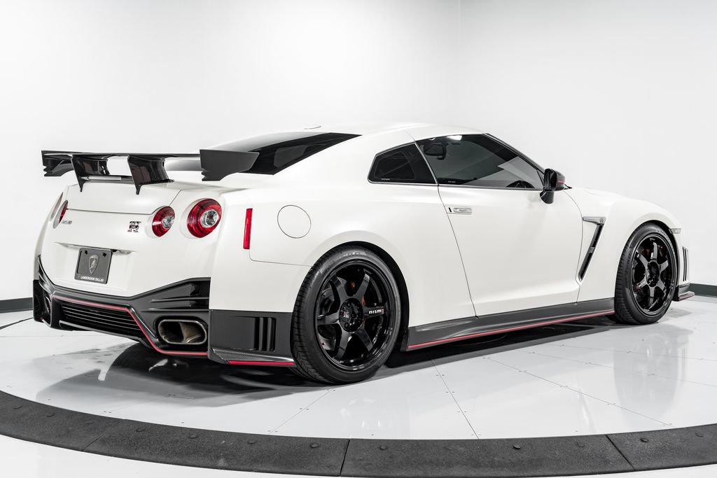 Used 2016 Nissan GT-R NISMO AWD/4WD image 3