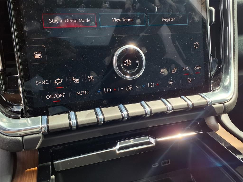 New 2026 GMC Yukon Denali w/ Denali Reserve Package AWD/4WD image 14