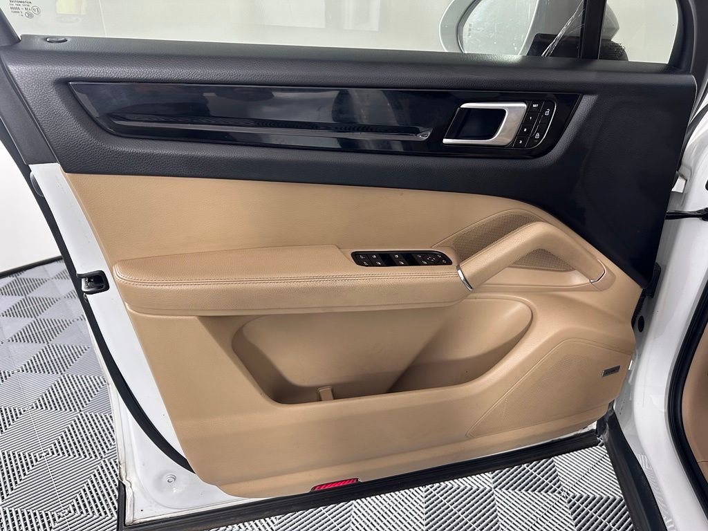 Certified 2021 Porsche Cayenne AWD/4WD image 15