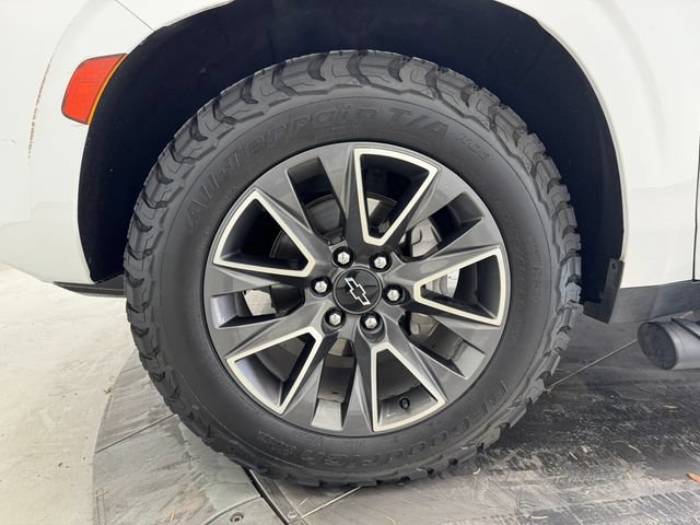 Used 2023 Chevrolet Tahoe Z71 w/ Z71 Off-Road Package AWD/4WD image 10