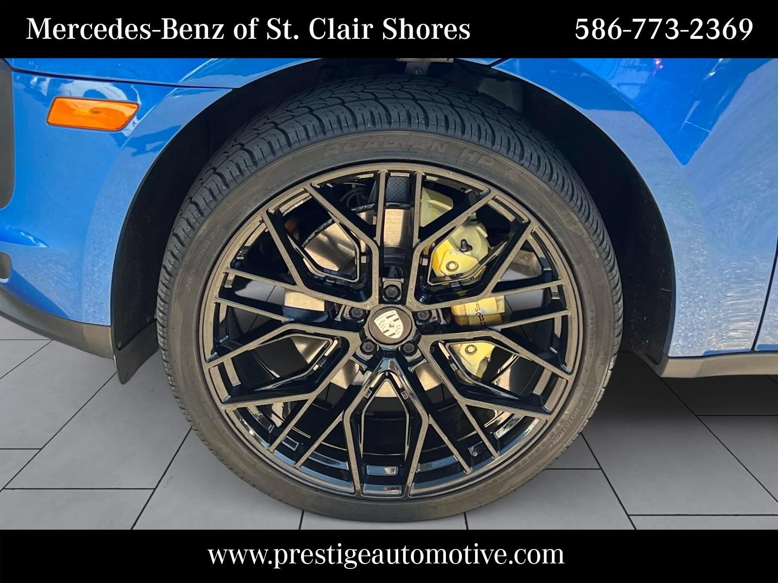Used 2021 Porsche Macan w/ Premium Package AWD/4WD image 11
