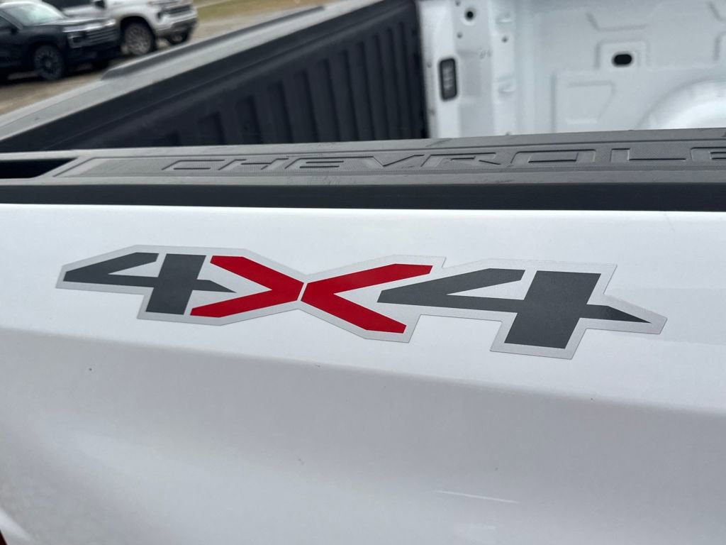 Used 2025 Chevrolet Silverado 1500 LT image 3