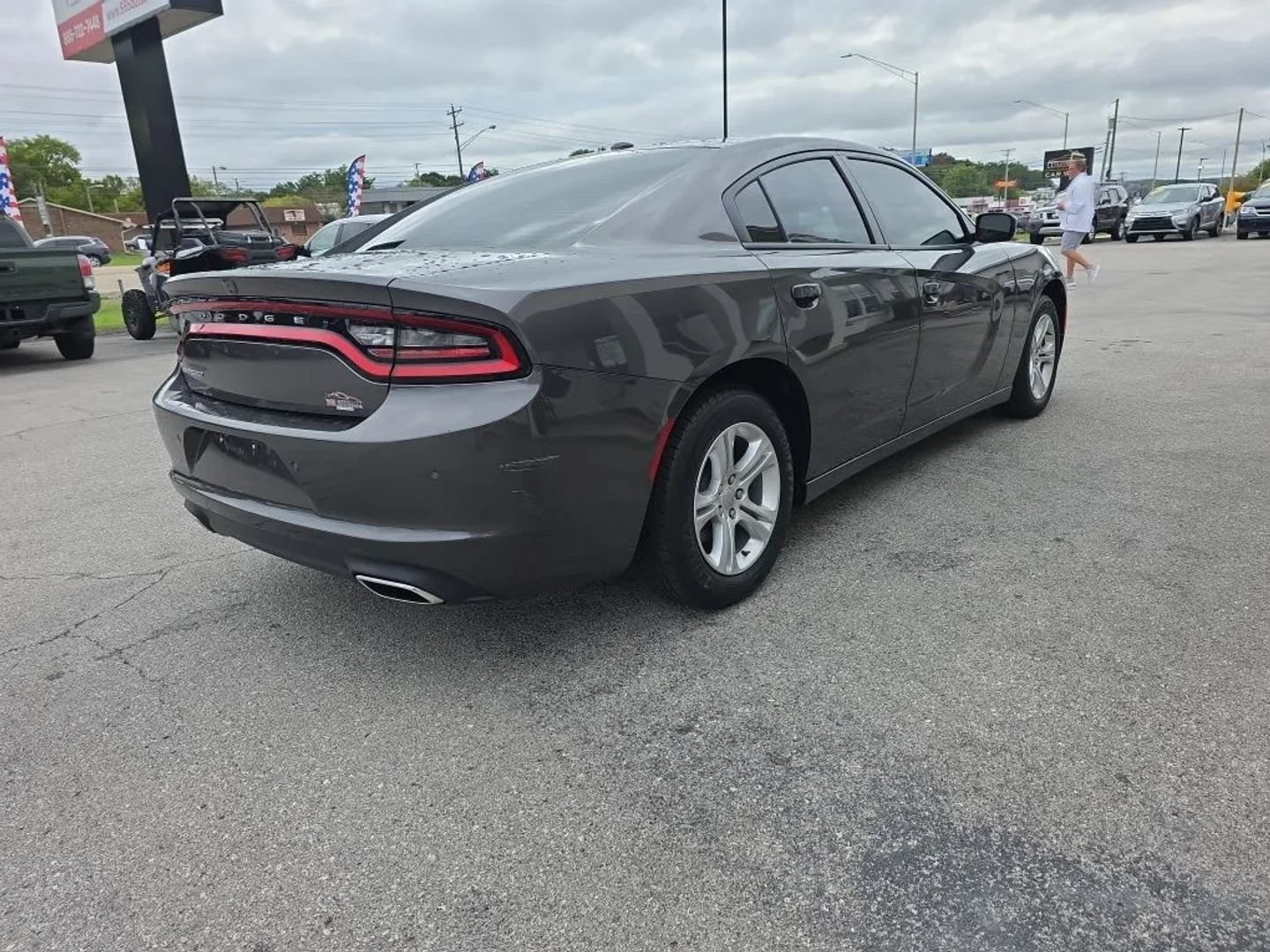 Used 2020 Dodge Charger SXT RWD image 5