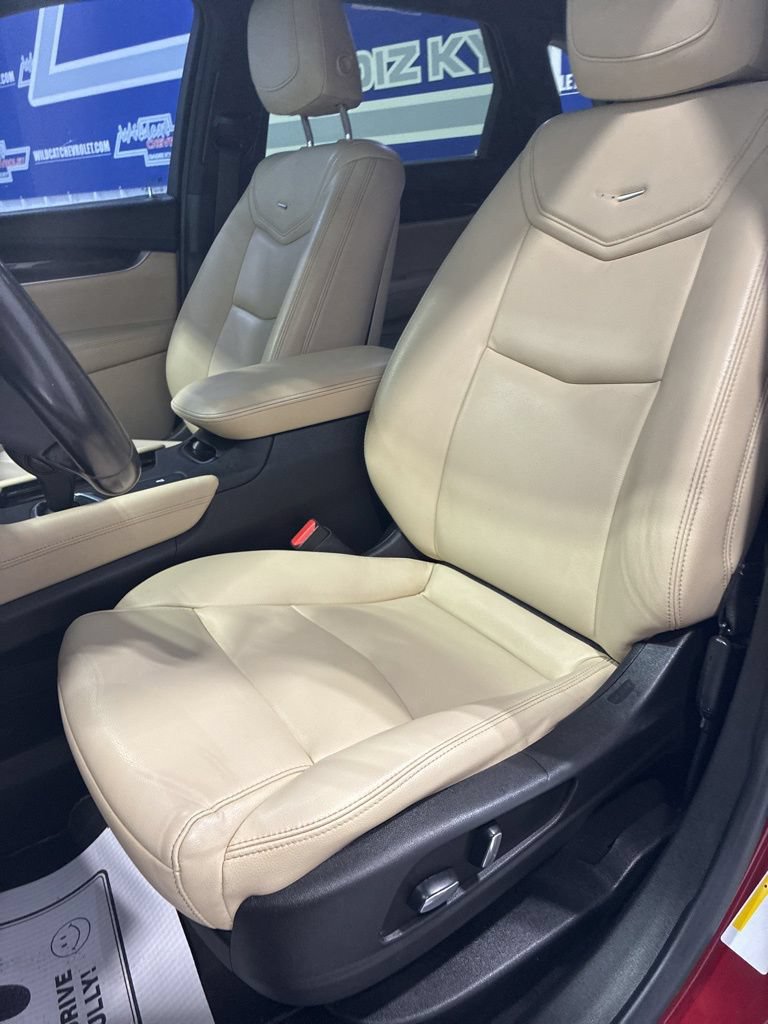 Used 2019 Cadillac XT5 FWD image 13
