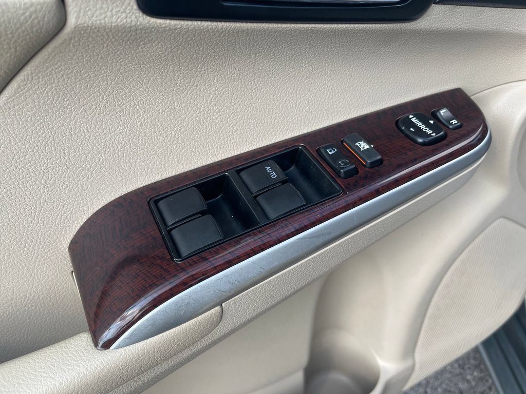 Used 2012 Toyota Camry XLE FWD image 14