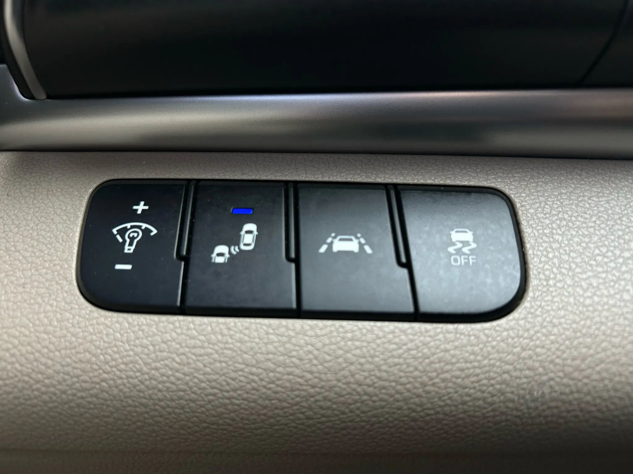 Used 2020 Hyundai Elantra SEL image 13