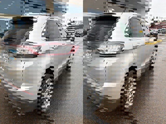 Used 2018 Ford Edge Titanium w/ Technology Package image 8