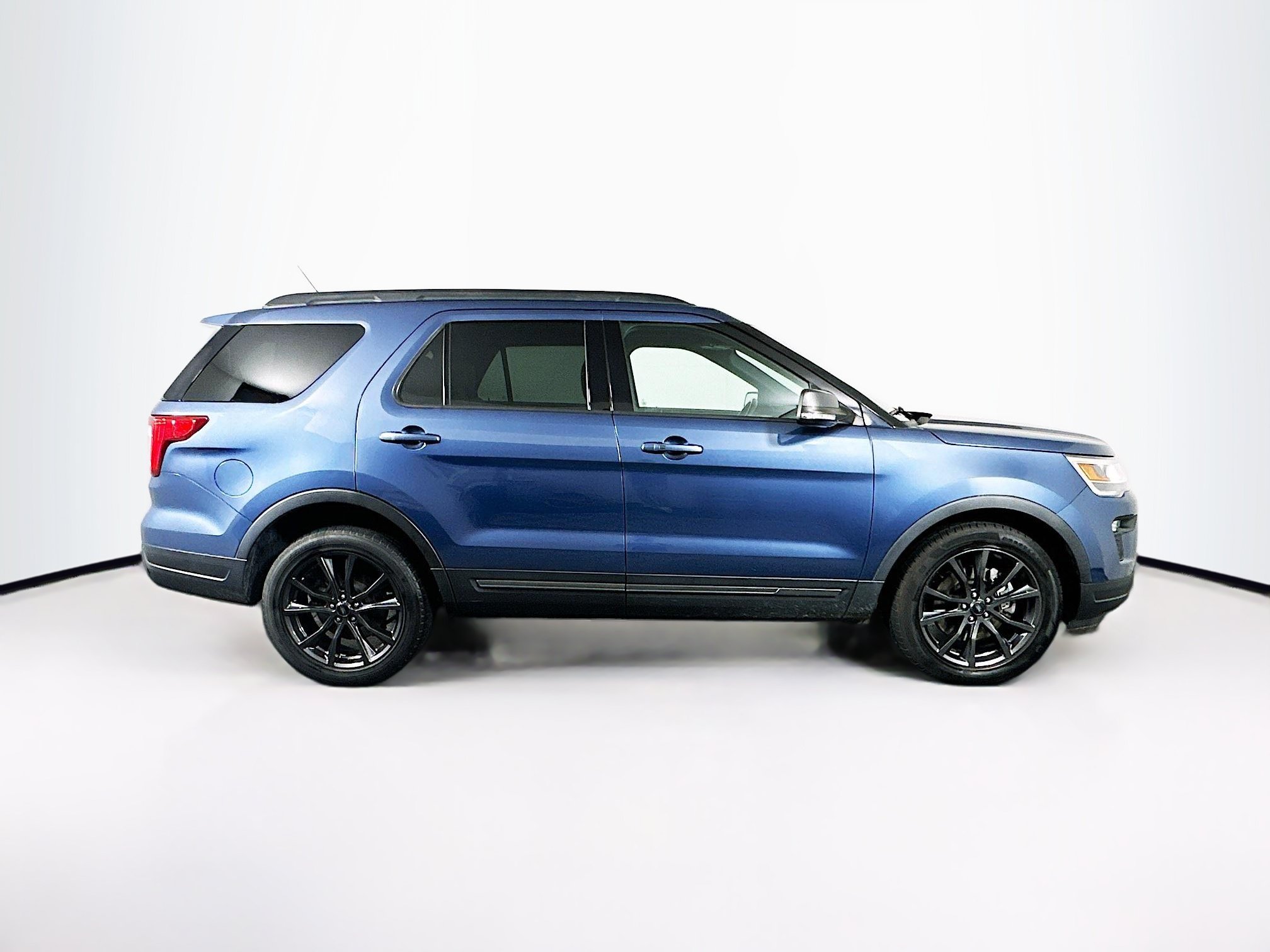Used 2019 Ford Explorer XLT w/ Equipment Group 202A AWD/4WD image 10