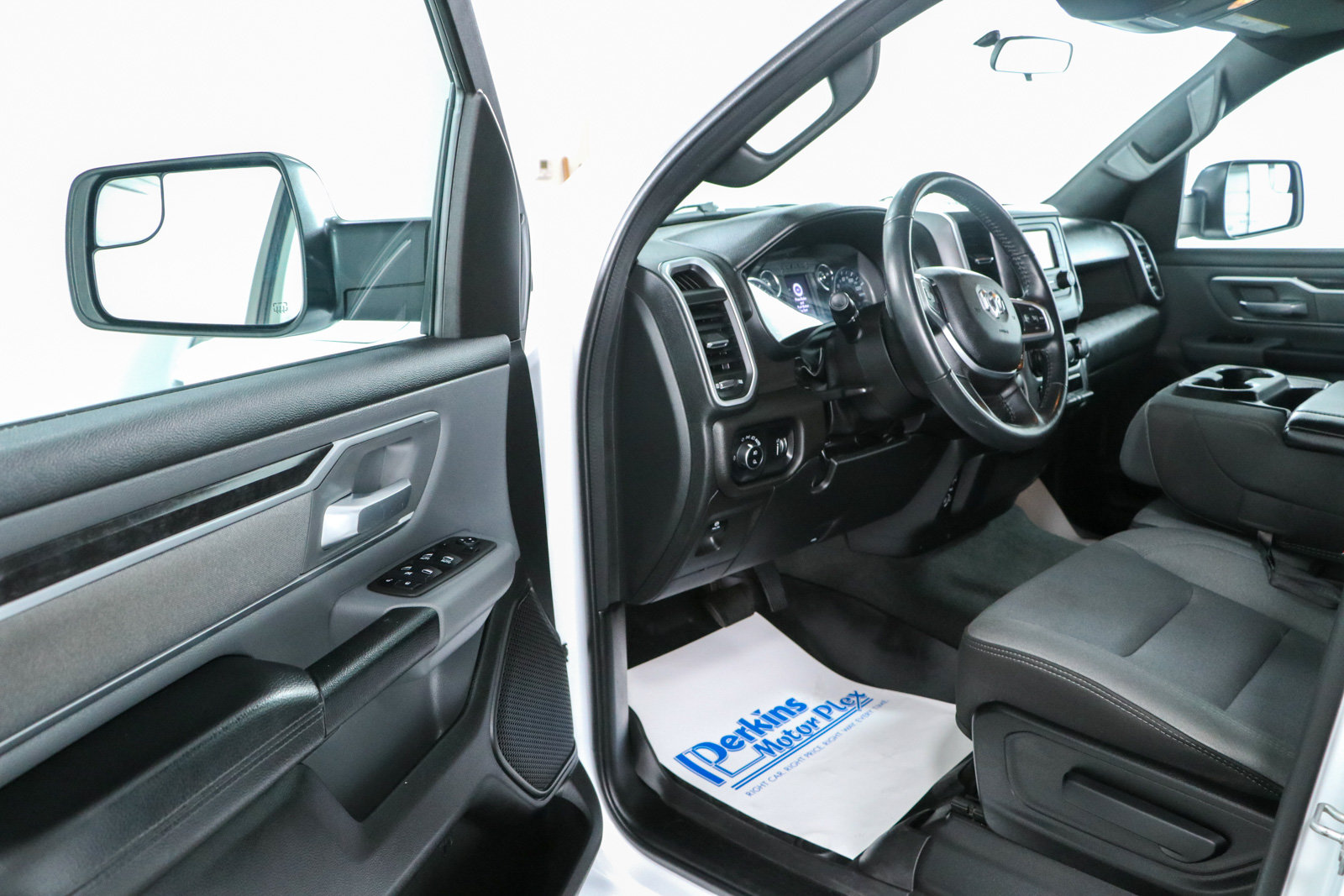 Used 2022 RAM 1500 Big Horn AWD/4WD image 3