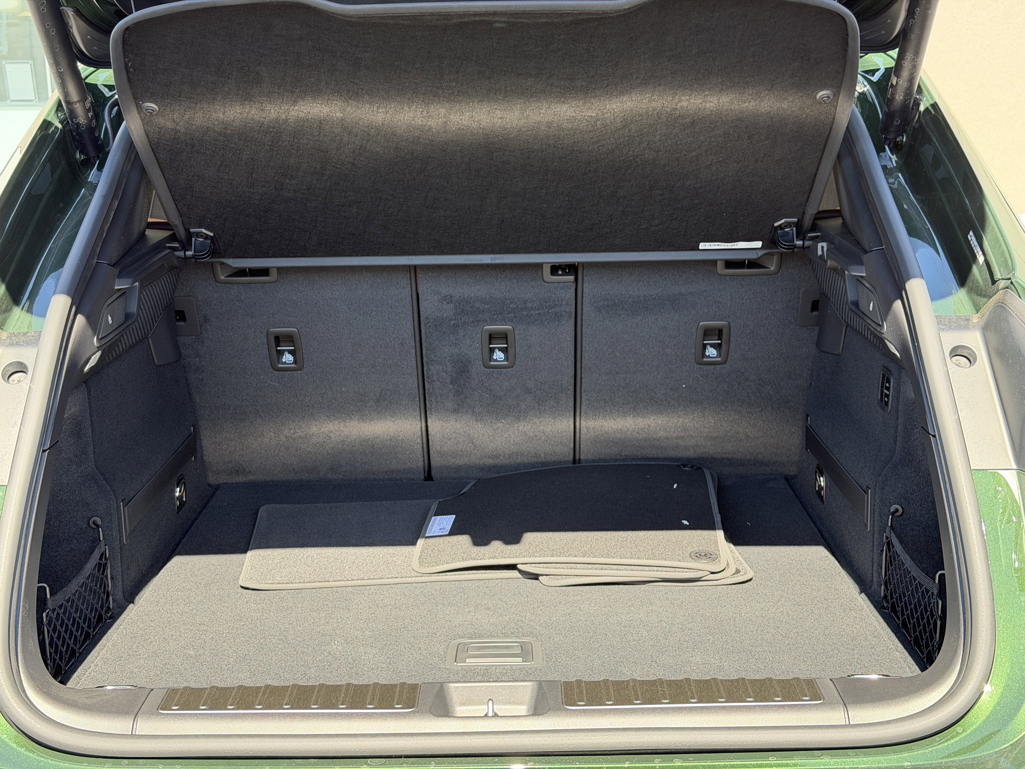 New 2026 Porsche Macan 4 Electric image 12