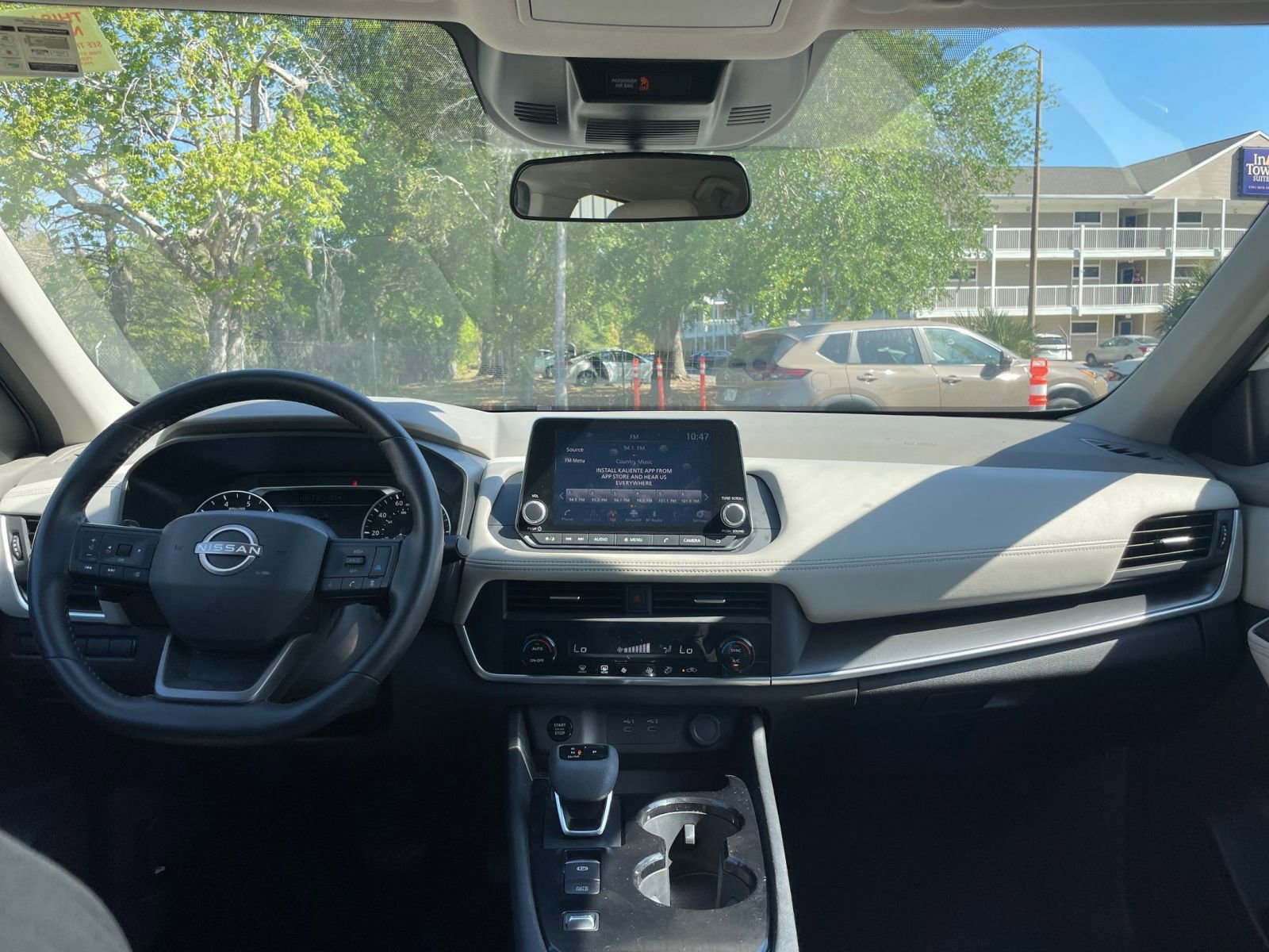 Used 2025 Nissan Rogue SV FWD image 35
