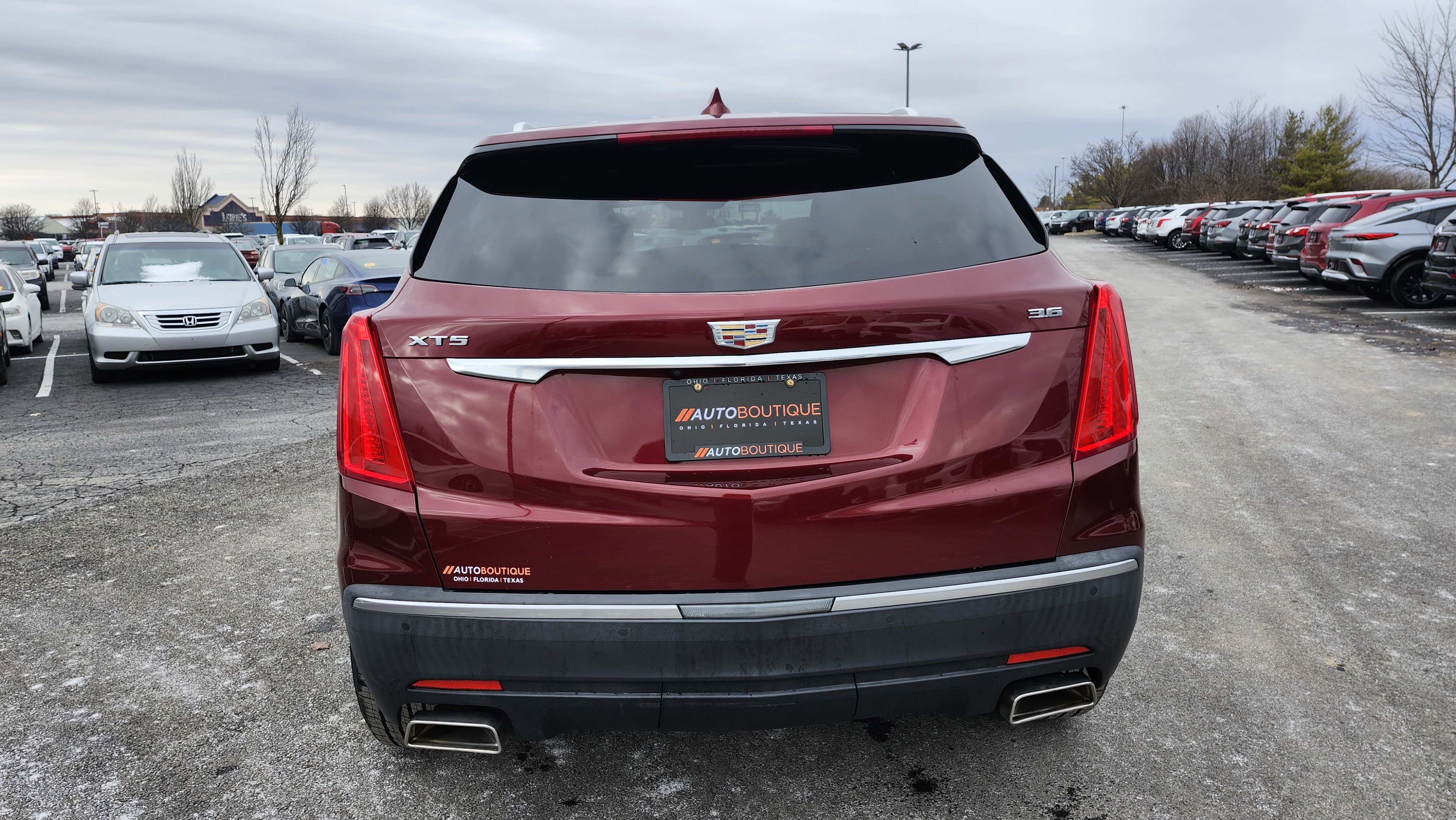 Used 2018 Cadillac XT5 Luxury w/ Driver Awareness Package image 16