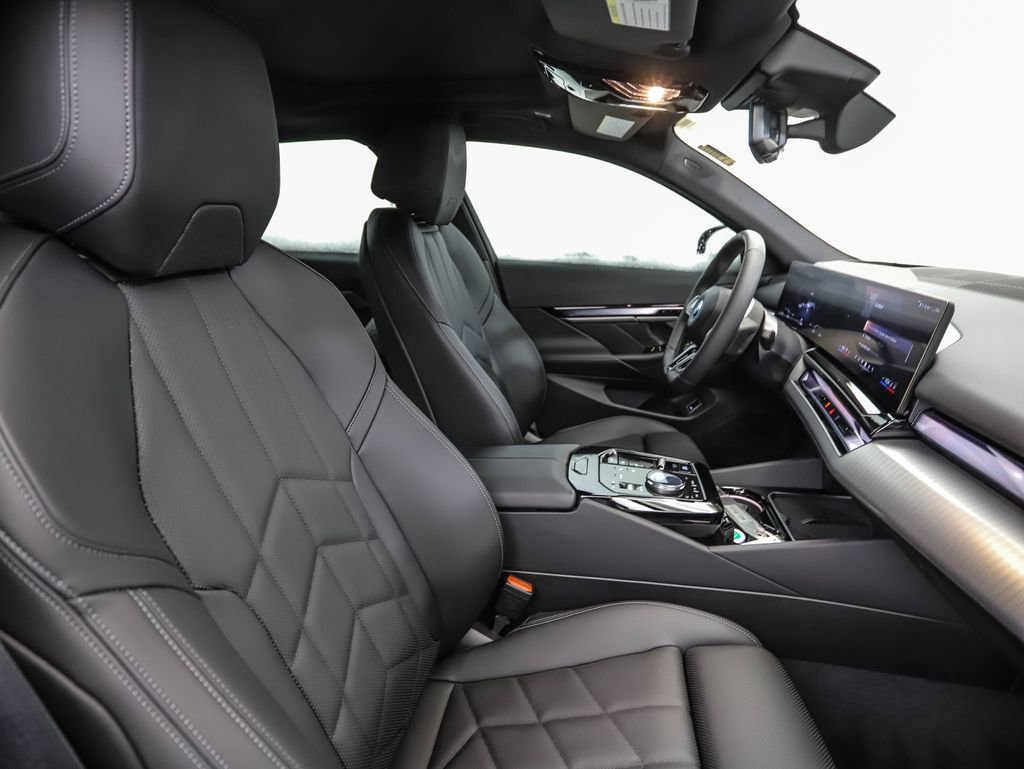 Used 2026 BMW i5 eDrive40 w/ M Sport Package image 31