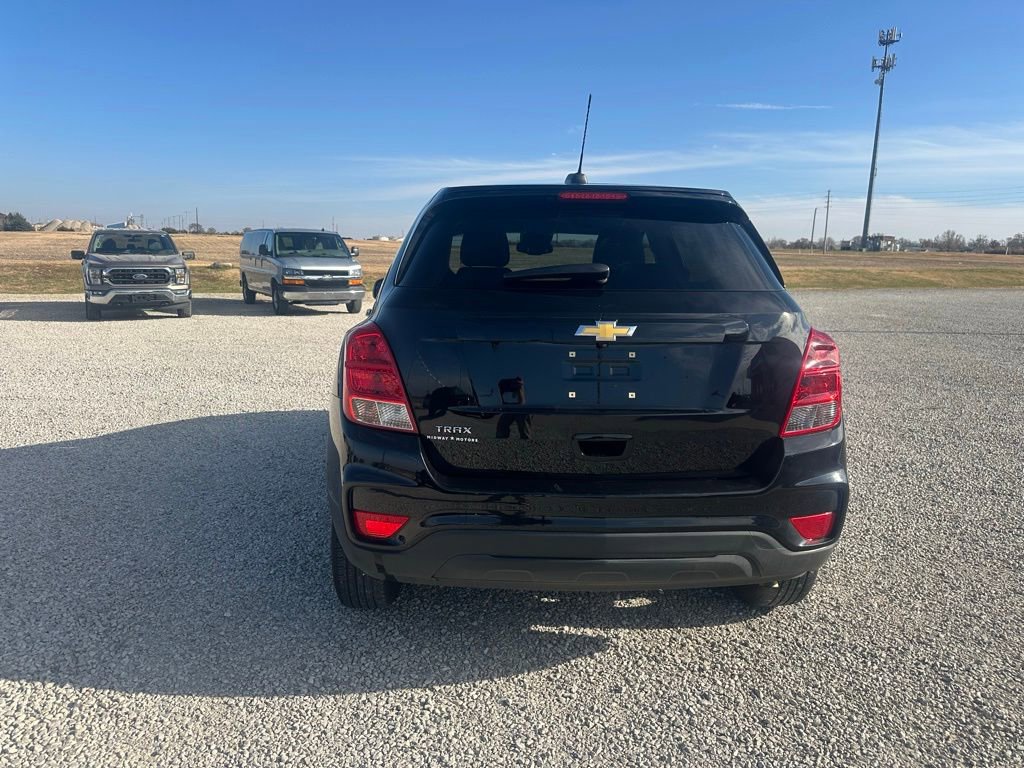 Used 2022 Chevrolet Trax LS w/ Tint and Cruise Package image 4